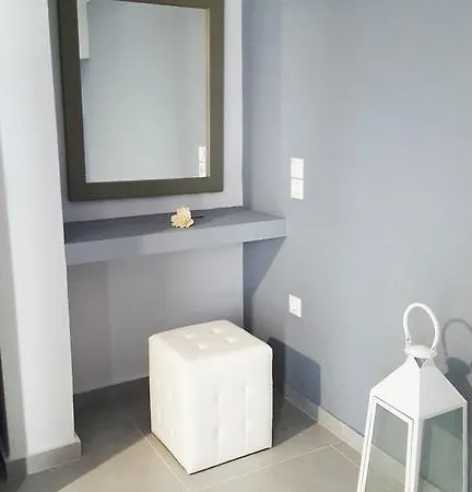 Stella's Naousa